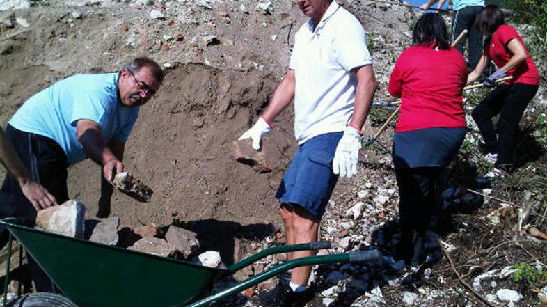 Borut Pahor pomaga pri obnovi gradu Žovnek pri Braslovčah