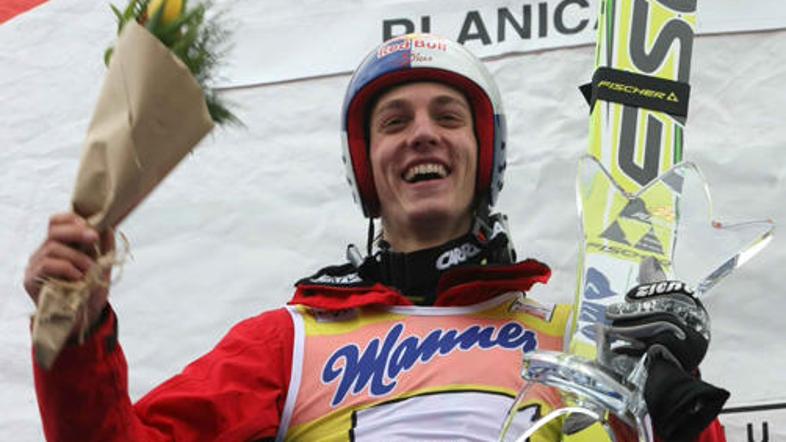 Gregor Schlierenzauer je v petek zmagal s poletom, dolgim 203 metre.