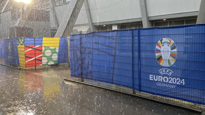 Signal Iduna Park, nevihta