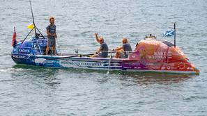 Bratje Maclean na poti čez Pacifik