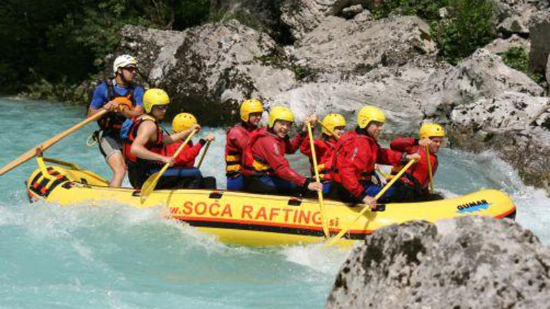 Soča ni nikjer umetno zajezena in nima nobenih umetnih ovir, ki so na reki dodat