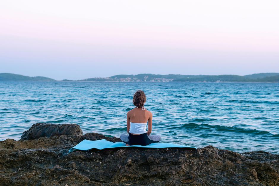 ženska plaža osamljenost | Avtor: Profimedia