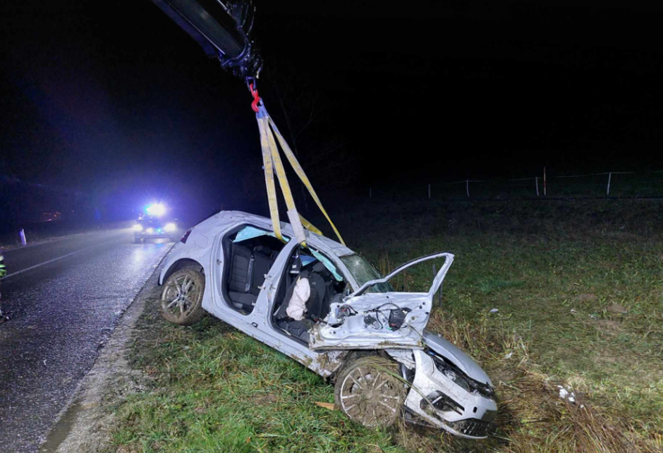 Prometna nesreča, avto v jarku, Zalog pod Sveto Trojico | Avtor: CZR Domžale