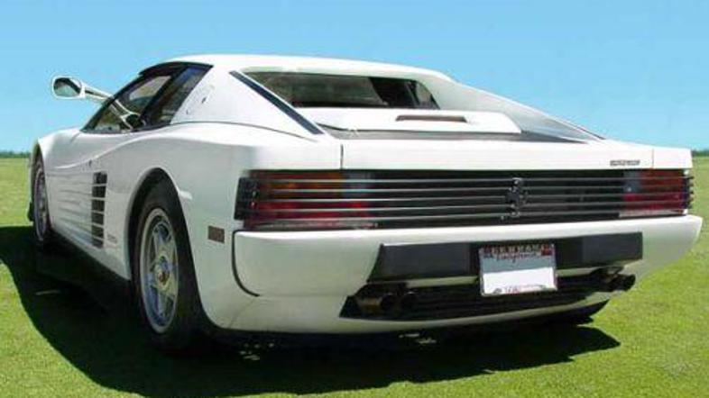 Ferrari testarossa je bil zelo popularen. Proizvedli in prodali so blizu 10.000 