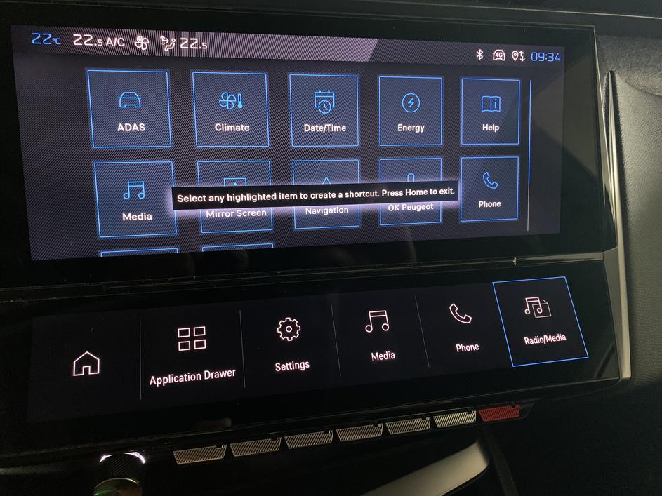 Peugeot i-toggles infotainment
