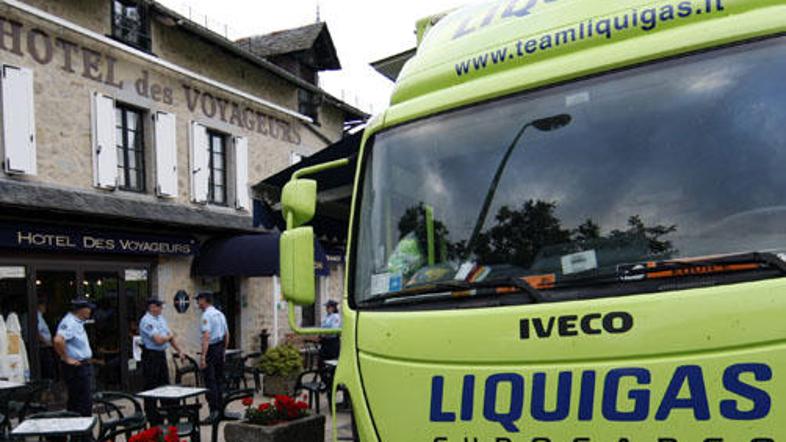 Policija je takoj izvedla preiskavo hotela moštva Liquigas.