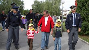 Na mariborski OŠ Gustava Šiliha je učence na prvi šolski dan obiskal generalni d
