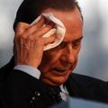 Silviu Berlusconiju sodni postopki dvigujejo pritisk, zato se je, kot kaže, loti
