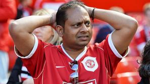 Old Trafford, sumljiv paket