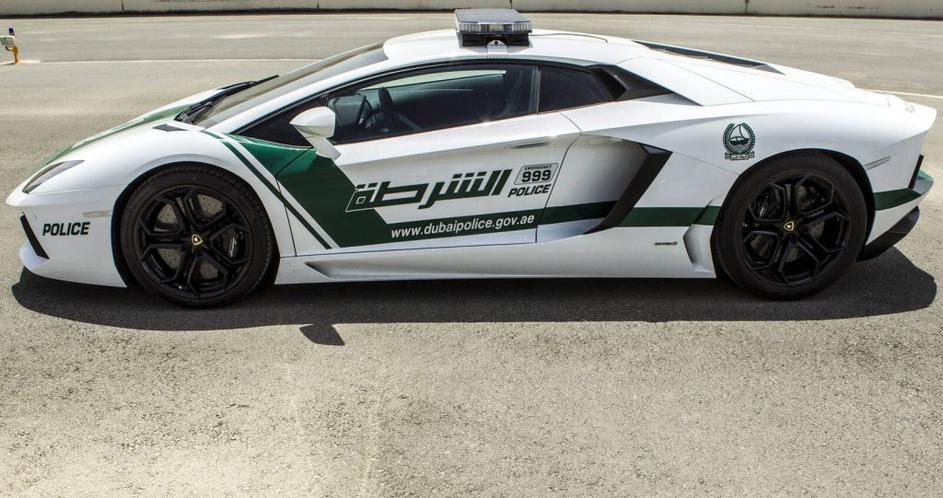 Policijski aventador