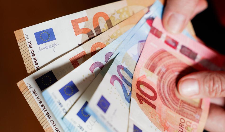 "1000 evrov neto je najmanj, kar si delavke in delavci zaslužijo"