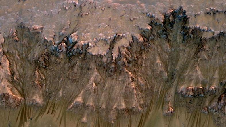Mars, brazde od tekoče vode