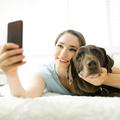 Selfi, pes, mobilni telefon