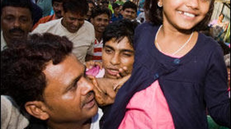 Po uspehu na Oskarjih je oče zanjo pripravil slavje, sedaj pa jo želi prodati. ©