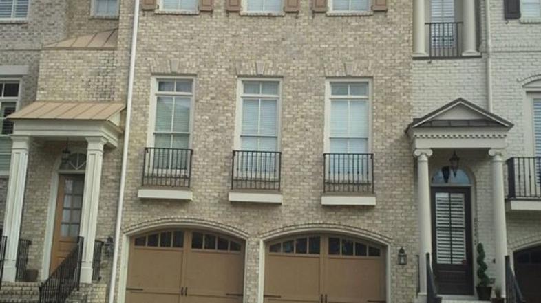 Policija na domu Bobbi Kristine Brown