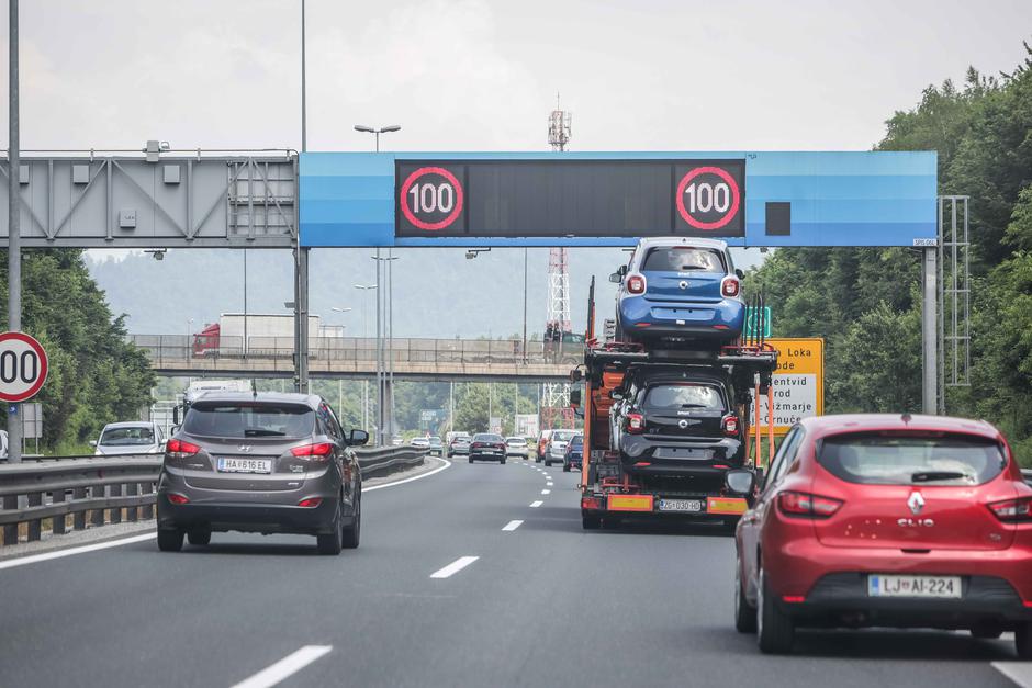 DARS avtocesta varnostna razdalja omejitev 100 znaki | Avtor: Saša Despot