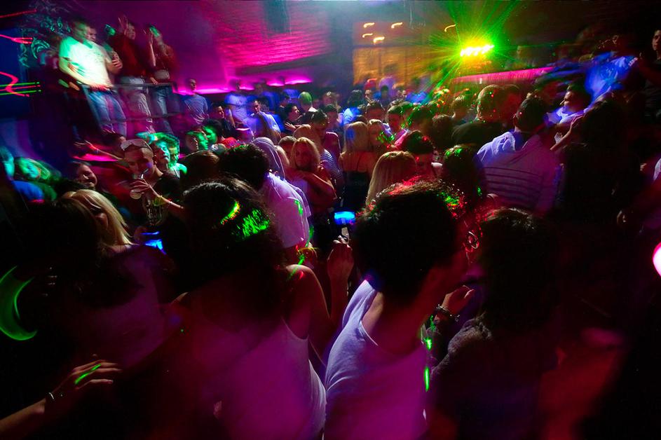 Petkov Neon party v Bachusu