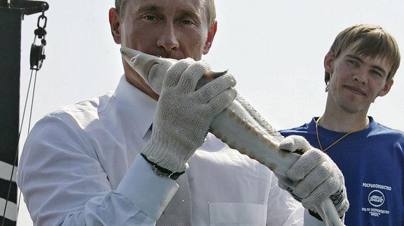 V Rusiji nekaj smrdi, zato poročilo AI poziva Rusijo in predsednika Vladimirja P