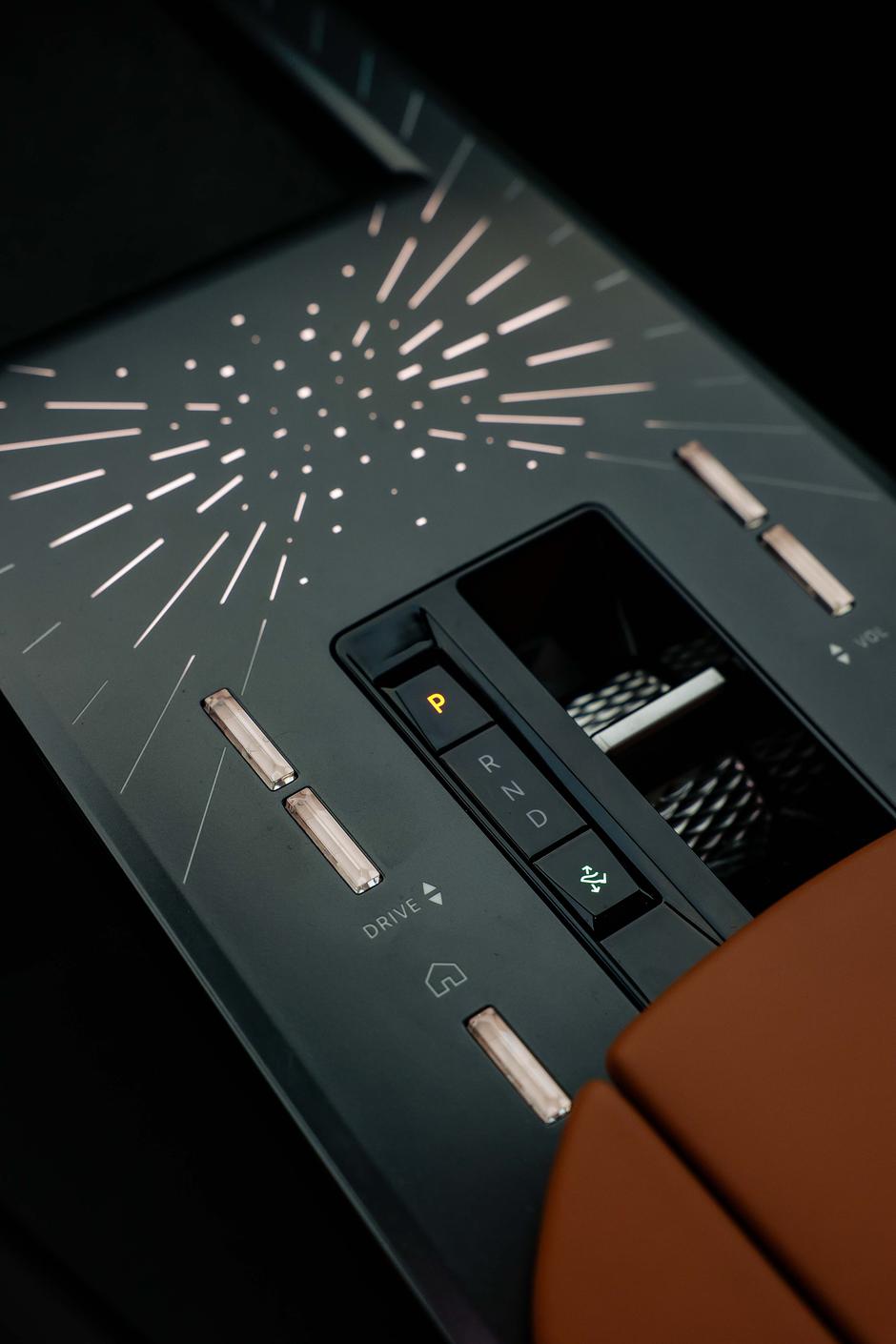 DS N°8 | Avtor: Saša Despot