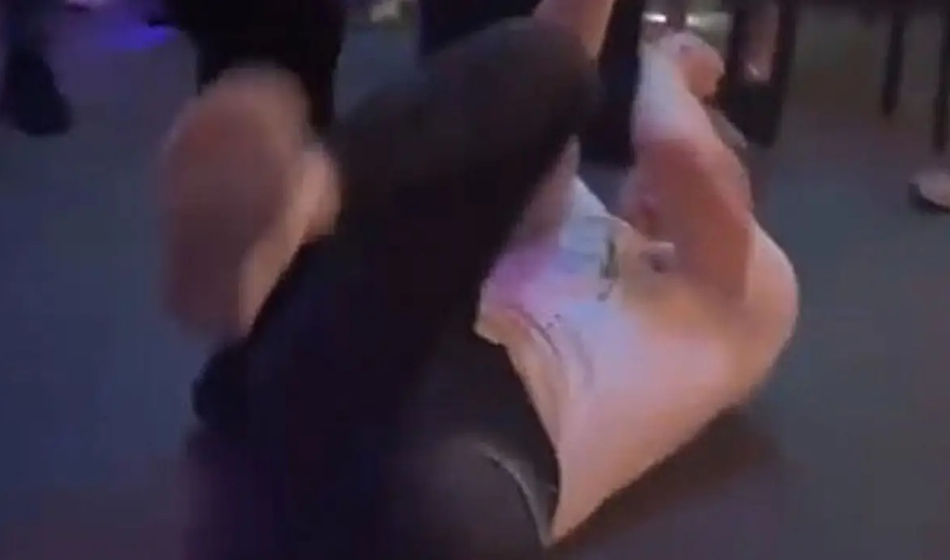 Očital mu je, da se je zapletel z njegovim dekletom, ga pretepel in zahteval 15.000 evrov