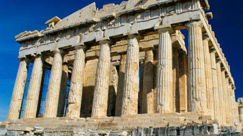 Akropole, ponosa Aten, ne načenjata le zob časa in onesnaženje, ampak tudi obisk