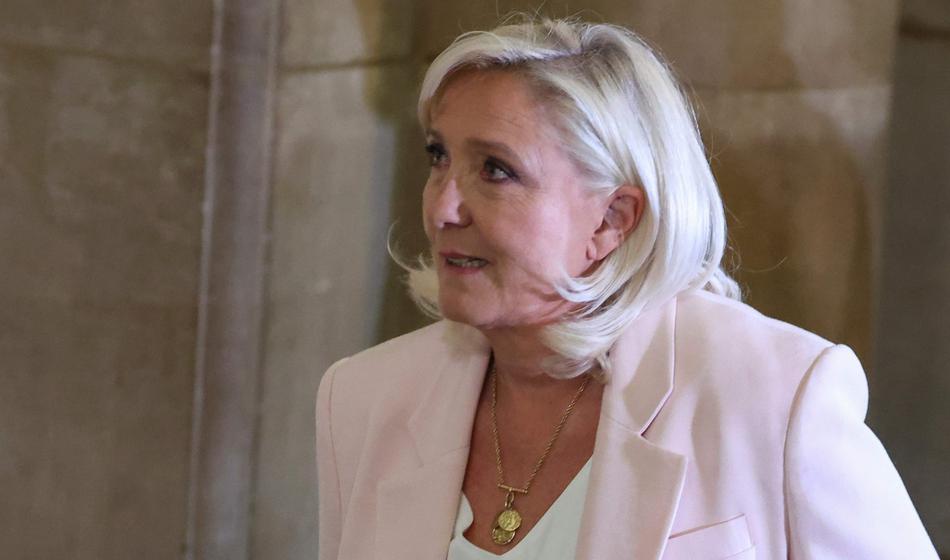 Marine Le Pen našla pot, kako se izogniti elektronski zapestnici