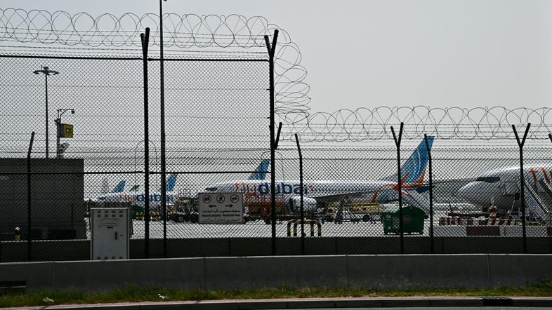 letališče Dubaj parkirana letala