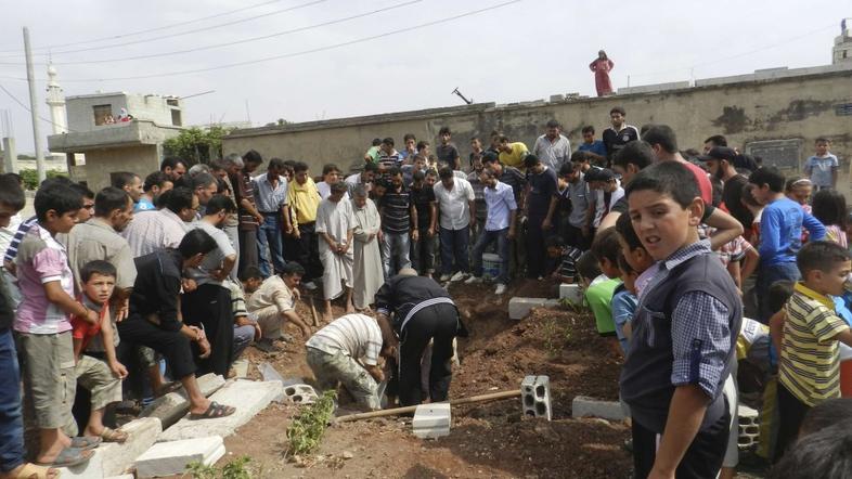 Pogreb ubite turške deklice