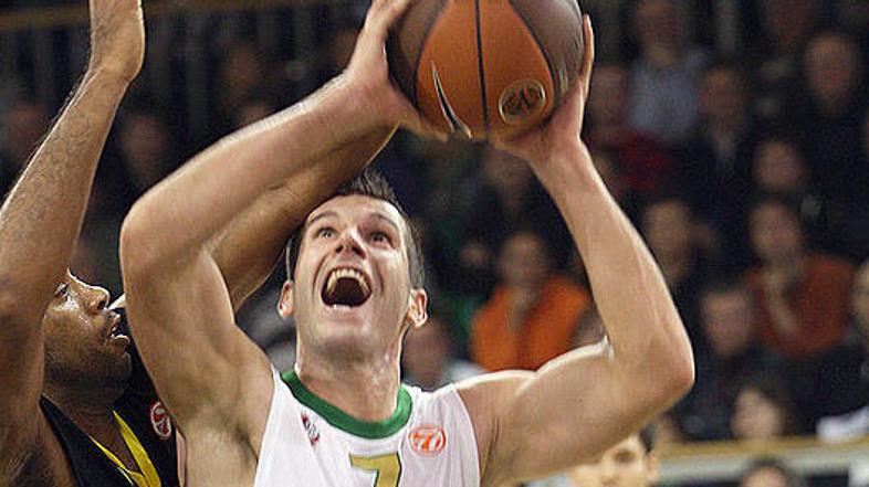 Sanija Bečirovića se spomnimo tudi kot košarkarja Uniona Olimpije. (Foto: Boštja