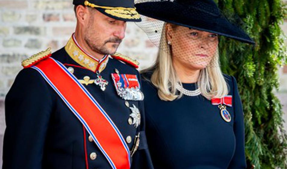 Kralj Haakon že ujezil podanike? Odpravil bo to tradicijo!