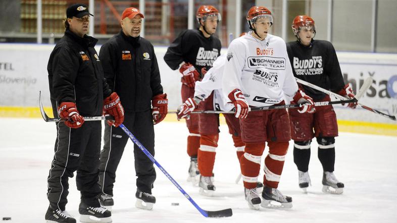 Mike Posma bo poskušal prvo tekmo na klopi železarjev hitro pozabiti. Foto: Foto