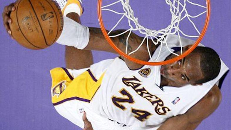 Kobe Bryant je Lakersom pomagal do nove zmage.