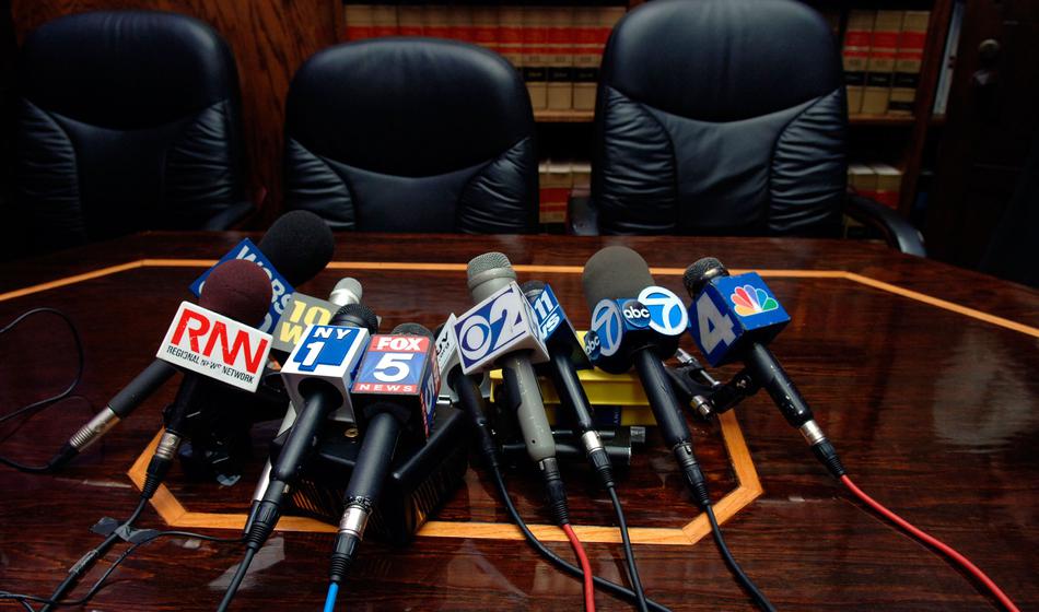 Newsmax toži Fox News zaradi domnevne monopolizacije desnega medijskega prostora