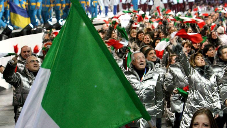 Na prvih zimskih igrah je bilo 258 športnikov, na prejšnjih v Torinu desetkrat v