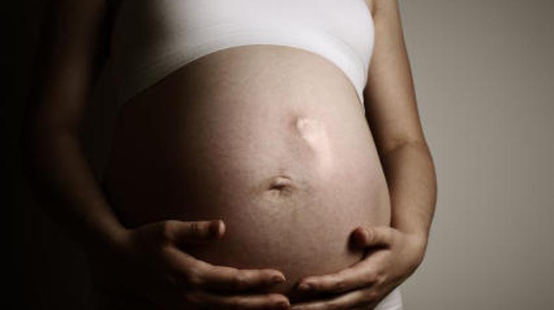 Okoli 30. tedna, ko so otročičkovi gibi zelo izraziti in močni, boste morda vide