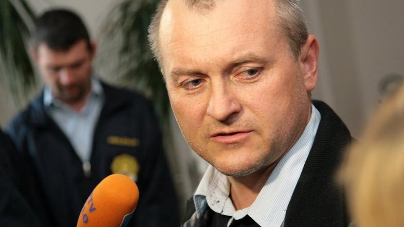 Kanglerju so po preiskavah prejšnji teden v bran stopili svetniki Županove liste