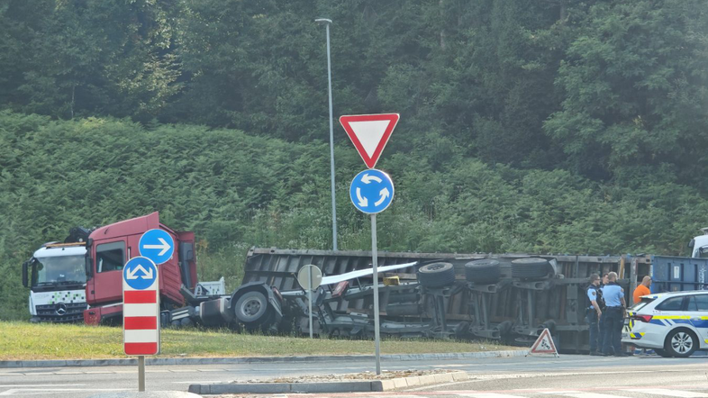 tovornjak krožišče Novo mesto nesreča