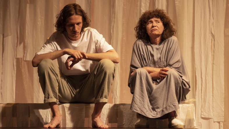 Pesem ptic v drevesnih krošnjah, Gašper Lovrec (levo) in Vesna Jevnikar (desno)