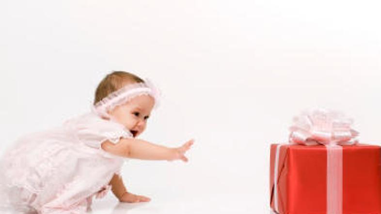 Dobro razmislite, kaj boste zavili v darilno škatlo.