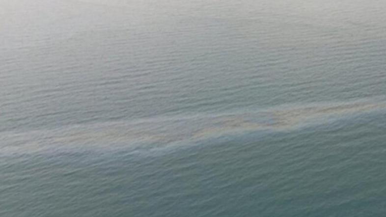 Oljni madež na morju