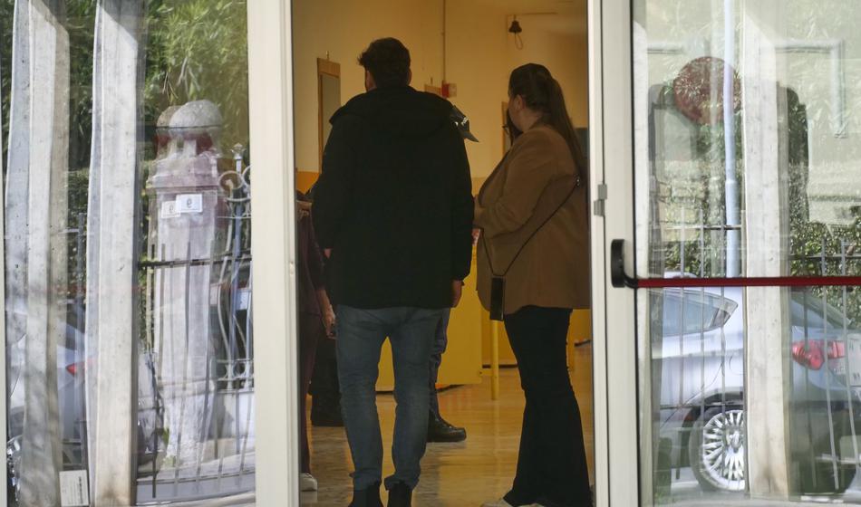 13-letni učenec zabodel učiteljico