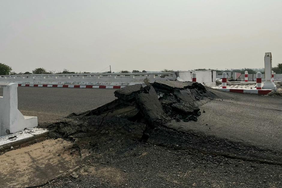 Uničena cesta, potres, Myanmar | Avtor: Profimedia