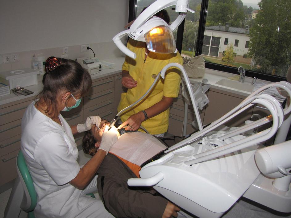 Novi zobozdravniki si morajo poiskati nove paciente, s katerimi je, kot pravi Kr