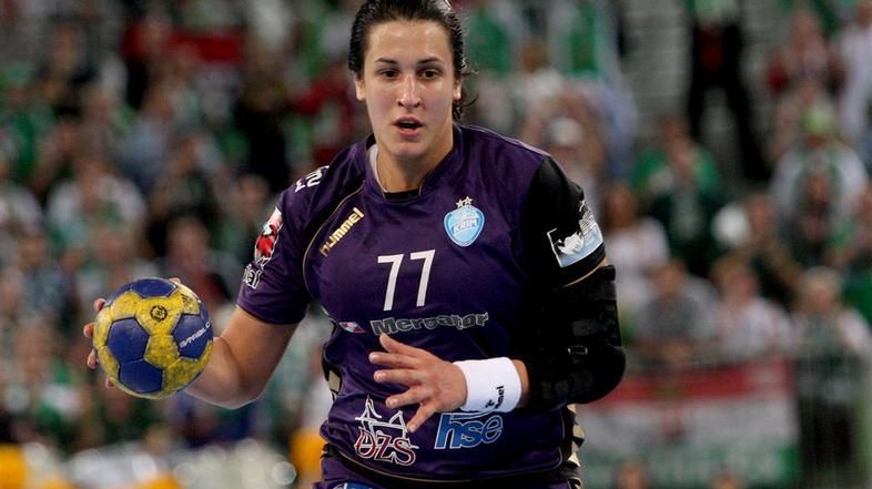 Lekićeva se je nesrečno porezala pred začetkom tekme. (Foto: Nik Rovan)