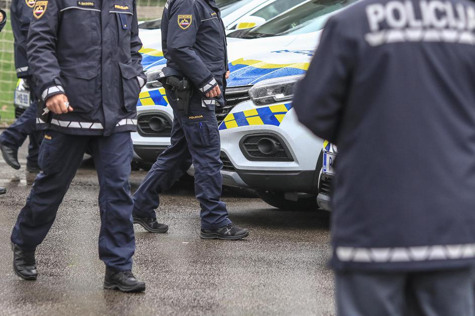 Policija policist policisti