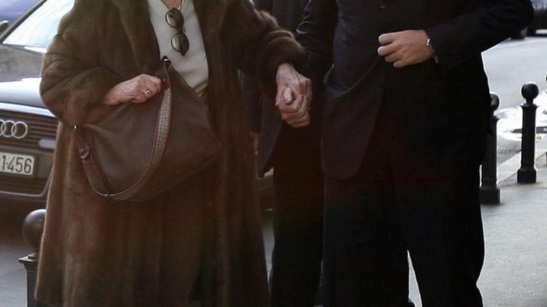 Biljano Plavšić je ob prihodu v Beograd sprejel premier Milorad Dodik. @ Reuters