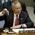 Ameriški zunanji minister Colin Powell je leta 2003 v varnostnem svetu ZN na pod