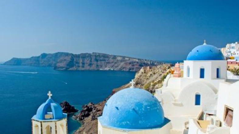Zloglasen Santorini se je na seznamu znašel zaradi sončnih zahodov in belo-modri