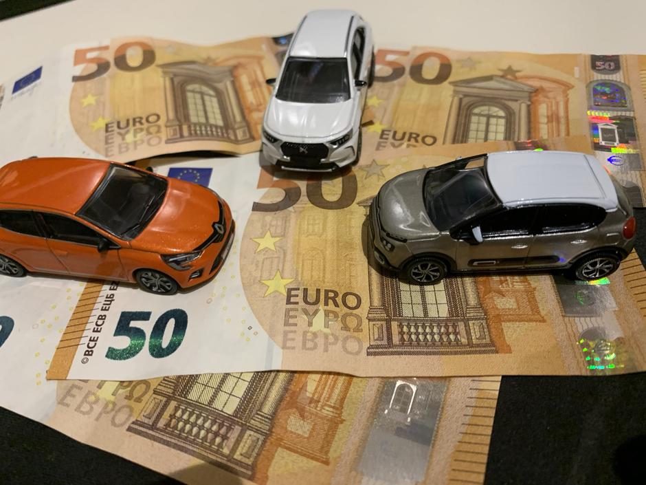 Nakup in prodaja avta avtov vozil evri avtomobil  stroški davek | Avtor: Andrej Leban