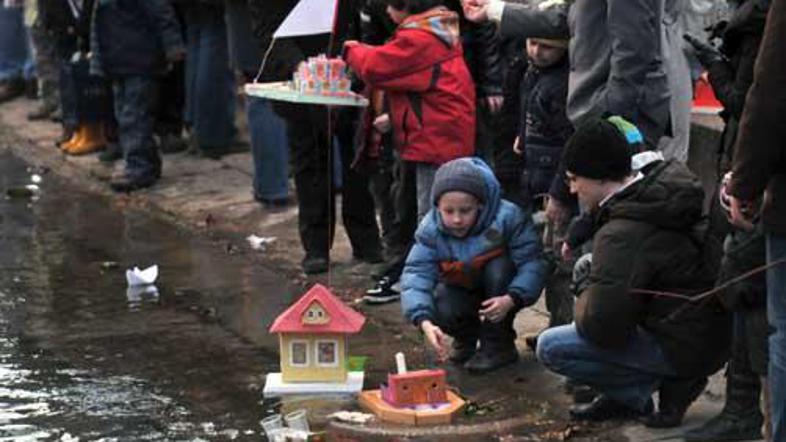 V svetlikanju lučk so zagotovo najbolj uživali otroci.